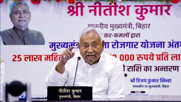 Bihar News: पूर्णिया में वंदे भारत एक्सप्रेस की चपेट में आने से 4 की मौत, CM नीतीश ने जताया दुख, 4 लाख मुआवजा