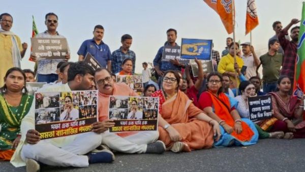 'आज रात ही एक फतवा जारी कर दें, ताकि कोई लड़की', ममता बनर्जी के बयान पर भड़के दुर्गापुर पीड़िता के पिता