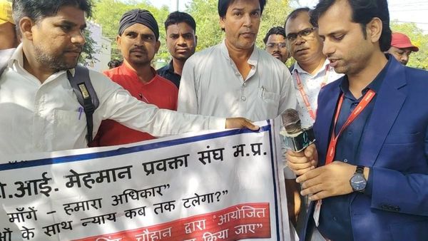 MP News Bhopal: आउटसोर्स कर्मचारियों का आक्रोश: अंबेडकर पार्क में हजारों ने घेरा, समान वेतन-सुविधाओं की मांग