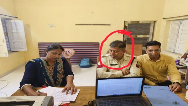 MP News Lokayukta: सिवनी पुलिस की वर्दी पर दाग, 75 हजार की घूस लेते प्रधान आरक्षक गिरफ्तार