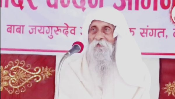 “2026 में मंडराएंगे विश्व युद्ध के बादल!” — बाबा उमाकांत महाराज की भविष्यवाणी, बताया बचाव का आसान मार्ग