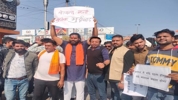 MP News: ‘जब-जब जुल्म होगा, तब-तब जिहाद होगा’ – मदनी के बयान पर भोपाल में सड़क पर उतरा हिंदुत्व, पुतला फूंका