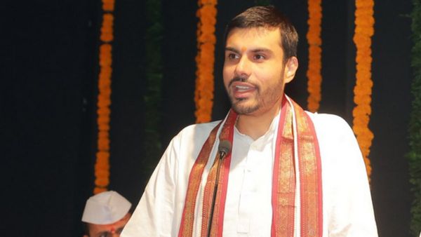 कौन हैं आचार्य तुषार भोसले? महाराष्‍ट्र के मदरसों में 'वंदे मातरम' अनिवार्य करने की मांग, मचा बवाल