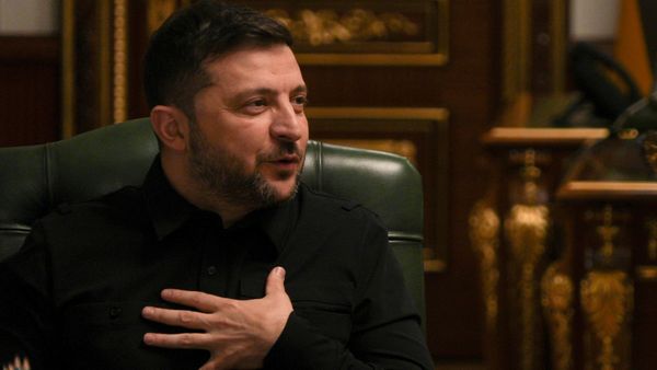 Russia Ukraine War के बीच जेलेंस्की ने कर दिया 800 करोड़ का घोटाला? दो मंत्री गिरफ्तार, लोग मांग रहे इस्तीफा!