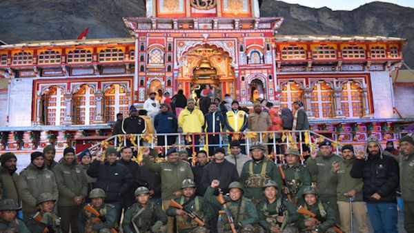 Delhi blast के बाद Badrinath Dham में भी बढ़ाई सुरक्षा व्यवस्था, पुलिस-सेना और BDS के साथ किया फ्लैग मार्च