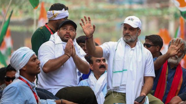 Bihar Election Results: बिहार में NDA की सुनामी पर पर राहुल–तेजस्वी का छलका दर्द,कहा-' मैदान बराबर नहीं था’