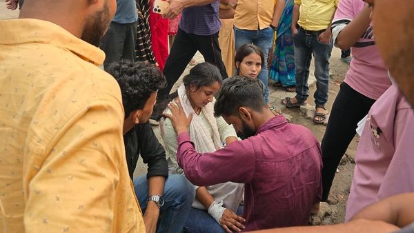 Bihar Chunav: सर्वे करने आई टीम, हाजीपुर में हुई हादसे का शिकार, ट्रक से टकराई कार, 3 की मौत, 4 बुरी तरह जख्मी