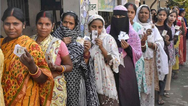 Bihar Election 2025: दूसरे चरण में कास्ट फॉर्मूला हिट! 32 सीटों पर एक ही जाति के बीच जंग, किस-किस सीट पर फाइट?