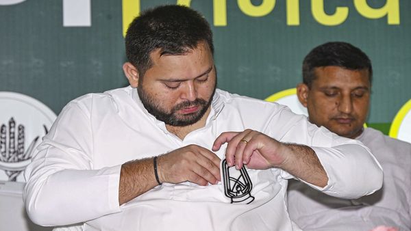 Bihar Politics: चुनाव में RJD की करारी हार पर महामंथन, Tejashwi Yadav की ये 4 गलतियां बनी हार की वजह!
