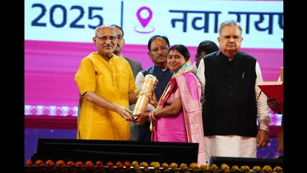 छत्तीसगढ़ रजत महोत्सव 2025: उप राष्ट्रपति सी.पी. राधाकृष्णन ने 37 विभूतियों और 4 संस्थाओं को 34 अलंकरणों से किया सम्मानित