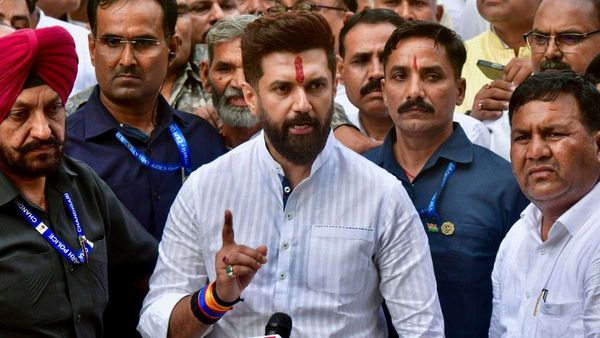 रोहिणी के दर्द पर भावुक हुए चिराग, कह दी बड़ी बात! लालू परिवार में जारी घमासान के बीच की ये अपील