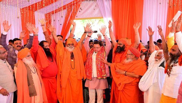 CM धामी ने की 2027 कुंभ स्नान की महत्वपूर्ण तिथियों की घोषणा, अखाड़ों के आचार्यों एवं संतों के साथ की बैठक