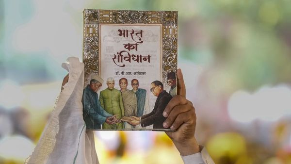 National Constitution Day: आज संविधान दिवस पर जानें अपने 6 Fundamental Rights, जिनके बिना जीना मुश्किल है