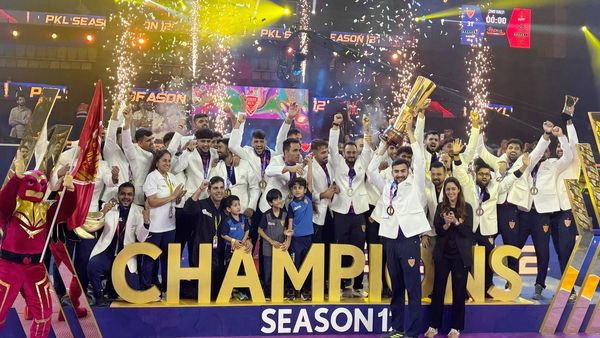 Pro Kabaddi League 2025: दबंग दिल्ली ने रचा इतिहास, फाइनल में पुनेरी पलटन को हराकर उठाई ट्रॉफी