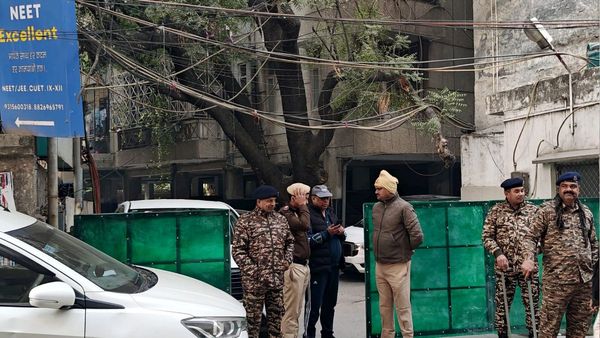 Delhi Blast Update: अल-फला यूनिवर्सिटी पर ED की तड़के 5 बजे छापेमारी, NIA की जांच में अब तक क्या पता चला?