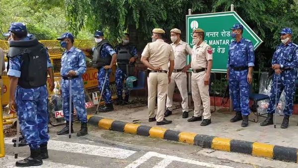 Delhi Jantar Mantar Shooting: दिल्ली के जंतर मंतर पर युवक ने खुद को मारी गोली, दिल्ली पुलिस ने शुरू की जांच