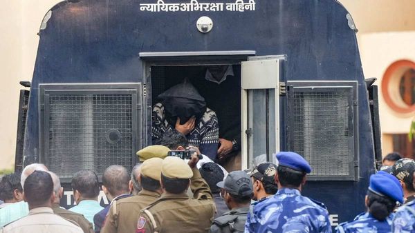 Delhi Blast: 26 लाख, 5 डॉक्टर और एक खौफनाक प्लान! देश के कई शहरों में एक साथ ब्लास्ट पर एक और खुलासा