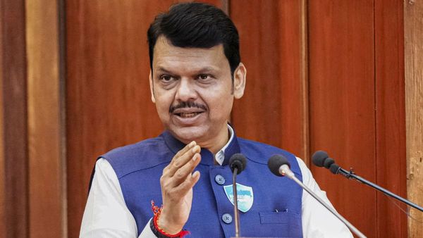 Delhi Blast: 'जंग अभी खत्म नहीं हुई है', ऑपरेशन सिंदूर के बाद बौखलाए पाकिस्तान को CM फडणवीस की चेतावनी