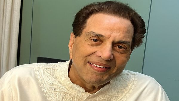 Dharmendra Death: इस एक्ट्रेस ने खुले आम जताई थी धर्मेंद्र को Kiss करने की इच्छा, बताया था हैंडसम मर्द