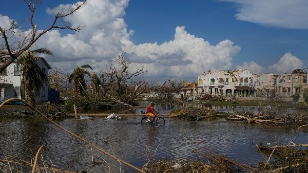 Melissa Jamaica Disaster: जमैका में मेलिसा का कहर! अब तक 45 की मौत-15 लापता, दो कस्बे अभी भी कटे हुए