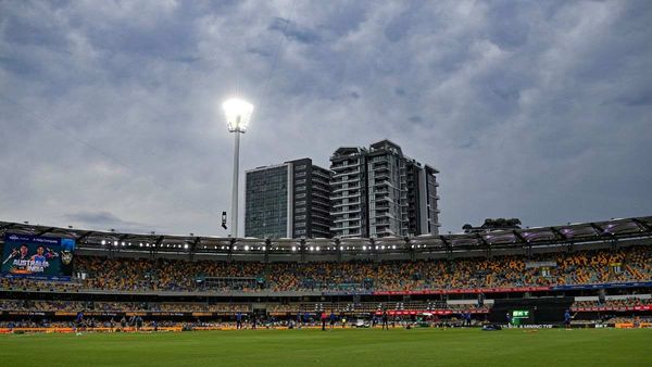 IND vs AUS: भारत-ऑस्ट्रेलिया टी20 अजीबोगरीब कारण से रुका, क्या अब कटेंगे ओवर? कब शुरू होगा मैच
