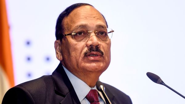 किस जाति के हैं CJI जस्टिस सूर्यकांत, क्या है पारिवारिक बैकग्राउंड, पिता ने किया है रामायण का अनुवाद