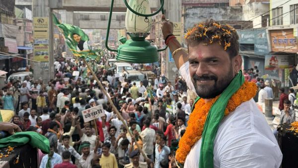 Bihar Election: 'मुझे मंजूर है यदमुल्ला होना', खेसारी लाल फिर हुए आगबबूला, निरहुआ और पवन सिंह को दिया जवाब