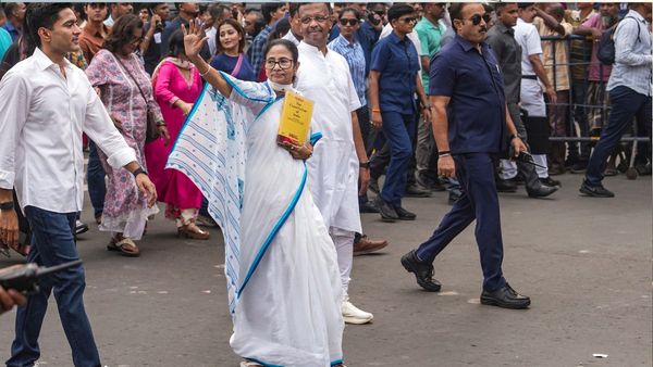 SIR के खिलाफ ममता दीदी की कोलकाता में 'हल्ला बोल', अभिषेक बनर्जी ने दी केंद्र को चेतावनी