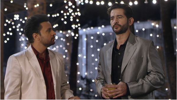 Mano Ya Na Mano Movie Review: शॉर्ट, क्रिस्प और दिमाग में सवाल छोड़ती है हितेन तेजवानी की फिल्म, पढ़ें रिव्यू