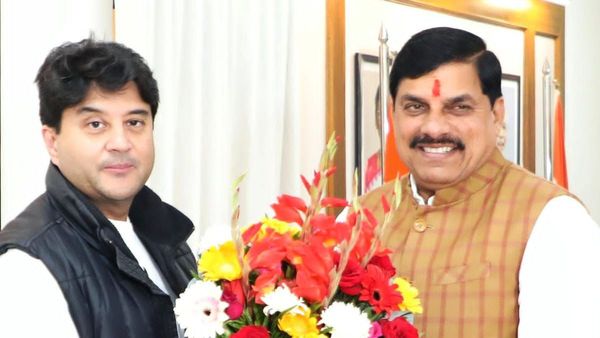 केंद्रीय मंत्री सिंधिया ने मध्‍य प्रदेश CM डॉ. मोहन यादव से की मुलाकात, विकास, सुशासन, जनकल्याण पर हुई चर्चा