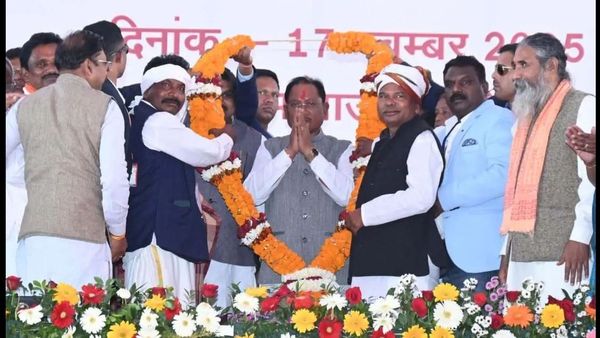 Chhattisgarh News: माओवाद की समाप्ति की ओर बढ़ता बस्तर: 'नियद नेल्लानार' योजना से ग्रामीणों को मिल रहा लाभ, मुख्यमंत्री साय ने किए 127 करोड़ के विकास कार्यों का लोकार्पण