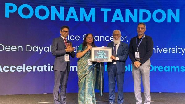 DDU University की कुलपति प्रो. पूनम टंडन को “वाइस चांसलर ऑफ द ईयर” पुरस्कार