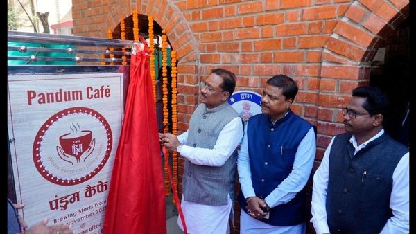 बस्तर में बदलाव की नई बयार: मुख्यमंत्री विष्णु देव साय ने 'पंडुम कैफे' का किया शुभारंभ