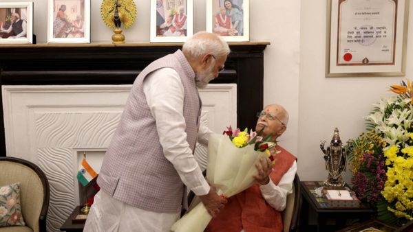 लाल कृष्ण आडवाणी के जन्‍मदिन पर बधाई देने पहुंचे पीएम मोदी, जानिए 98 वर्ष की आयु में कैसी है हालत?