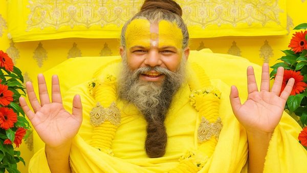 ड्रग्स और नशे की लत से परेशान युवती लगी Premanand Maharaj के सामने रोने, देखें फिर क्या हुआ