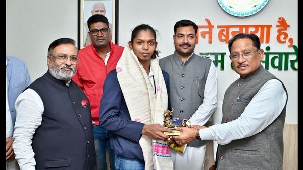 मुख्यमंत्री श्री साय ने महिला कबड्डी विश्व कप की स्टार खिलाड़ी संजू देवी को दी बधाई