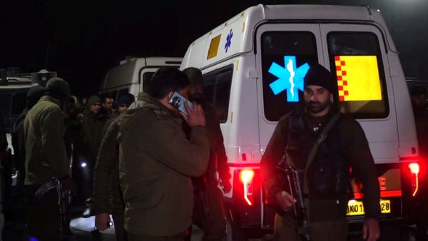 Srinagar Blast: हैंडलिंग में गलती या आतंकी साजिश! नौगाम में 9 लोगों की मौत का जिम्मेदार कौन? कैसे हुआ ब्लास्ट