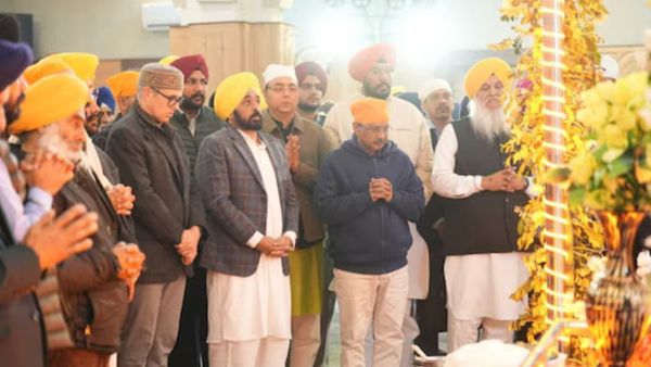 गुरु तेग बहादुर के 350वीं शहीदी शताब्दी पर श्रीनगर में आयोजित नगर कीर्तन में शामिल हुए केजरीवाल और सीएम भगवंत