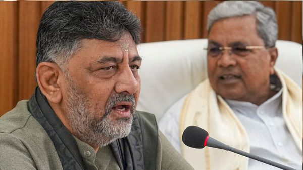 Karnataka Politics: CM बदलने की अटकलों पर विराम! सिद्धारमैया-शिवकुमार की ज्वॉइंट प्रेस कॉन्फ्रेंस में क्या हुआ