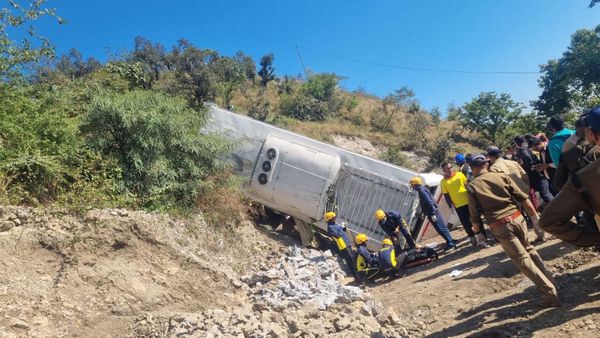 Tehri accident: गुजरात, महाराष्ट्र समेत इन राज्यों के यात्रियों को लेकर पहुंची थी बस, मृतकों की लिस्ट आई सामने
