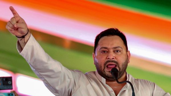 Tejashwi Yadav: नीतीश कुमार के शपथ ग्रहण के बाद तेजस्वी ने तोड़ी चुप्पी! पोस्ट शेयर कर कही ऐसी बात