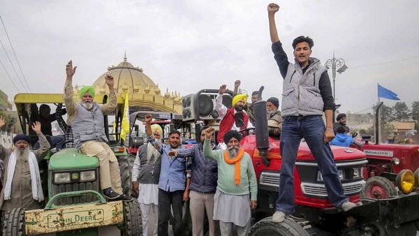 Punjab: किसानों की रैली से पहले चंडीगढ़ में ट्रैफिक जाम! आज कई रूट बंद, पुलिस ने जारी की एडवाइजरी