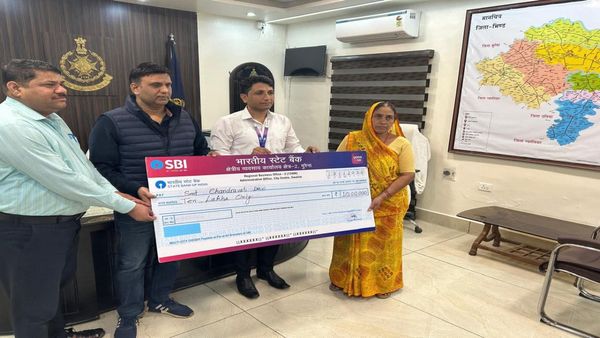 भिण्ड पुलिस की पहल: जानिए कैसे मृतक आरक्षक देवप्रकाश शर्मा के परिवार को मिली 10 लाख रुपये की आर्थिक सहायता