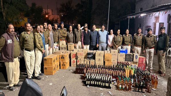 Bhopal News: मस्जिद के सामने मकान से 20 लाख रुपये की हाई-ब्रांड विदेशी शराब बरामद, मां-बेटे का गोरखधंधा बेनकाब