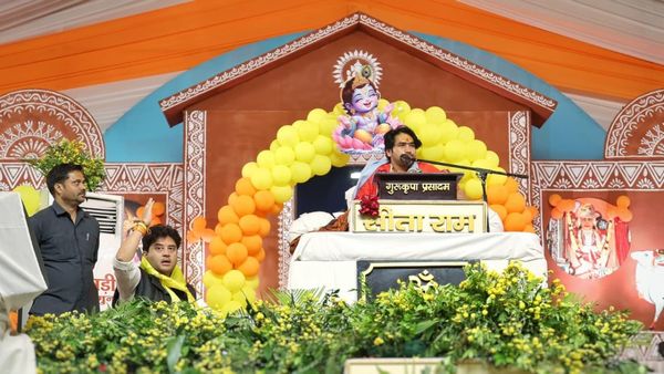 जानिए बागेश्वर धाम के पंडाल में ज्योतिरादित्य सिंधिया ने क्यों की बाबा की तारीफ, 108 फीट शिव प्रतिमा का वादा