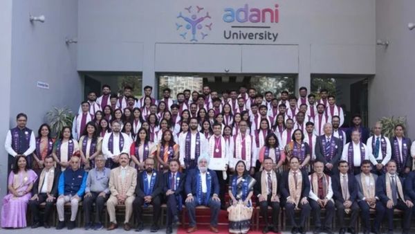 Adani university convocation: इंफ्रास्ट्रक्चर से इनोवेशन तक, अडानी विश्वविद्यालय में प्रतिभाओं का दिखा जलवा