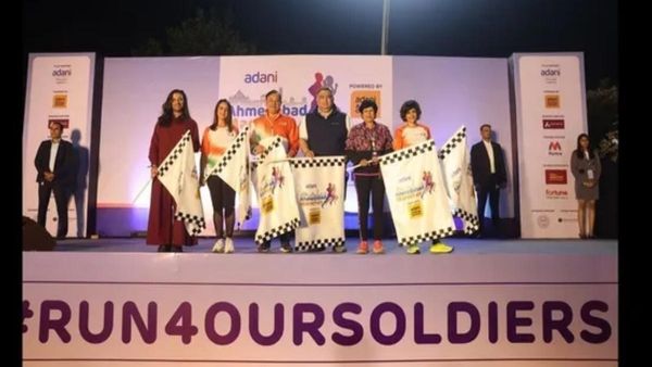 Adani Group के अहमदाबाद मैराथन ने जीता दिल, 24,000 धावकों ने दौड़ लगाकर सशस्त्र बलों को किया दिल से सेल्‍यूट