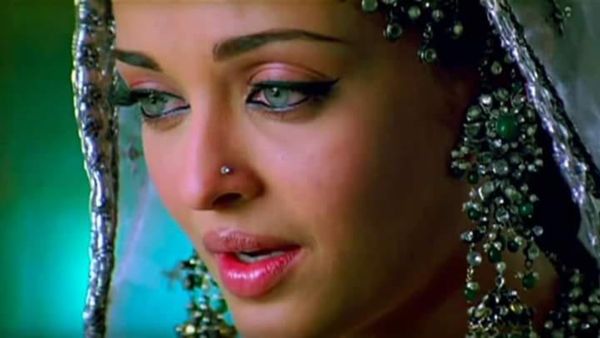 Samudrik Shastra: 'जुबां से ज्यादा बोलती हैं आंखें', नैनों के शेप से जानिए महिलाओं का मिजाज