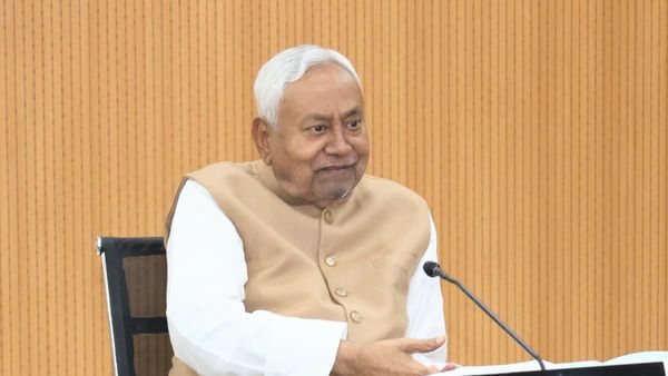 Bihar Politics: क्‍या डमी सीएम बनकर रह गए हैं नीतीश कुमार? बिहार में बुलडोजर एक्‍शन के बाद उठ रहे सवाल