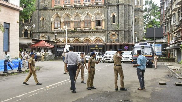 Bombay High Court को बम से उड़ाने की धमकी से हड़कंप, खाली कराया गया पूरा परिसर